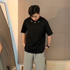 黑色