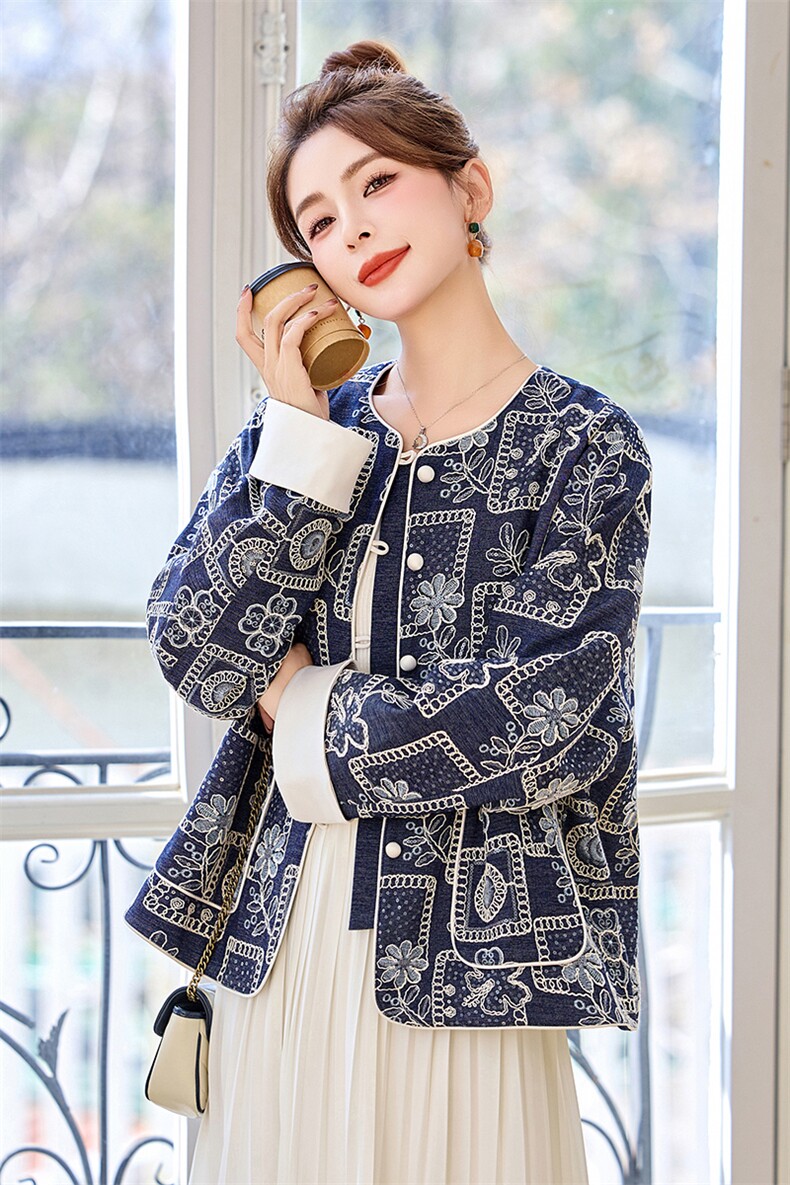 复古蓝色刺绣亮片牛仔外套女2025春节新款气质百搭新中式圆领上衣,女装短外套,美沁