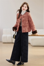 现货主推2025年冬装新款羽绒服复古提花加绒加厚套装女休闲阔腿裤，女装羽绒服，璐依舞
