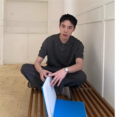灰色