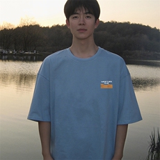 浅蓝色
