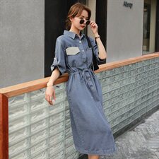 2023年时尚小翻领排扣潮流收腰系带短袖插袋牛仔连衣裙，女装连衣裙，钱塘布衣