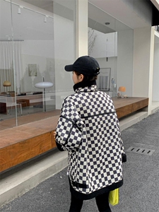 棋盘格机车服羊羔毛外套图片