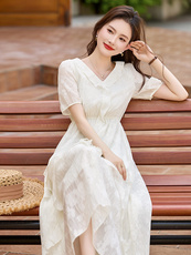 2025年夏季新品荷叶边拼接显气质优雅连衣裙，女装连衣裙，臻衣坊