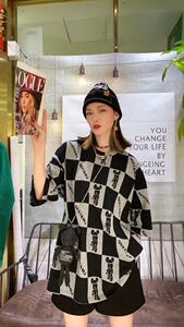秋季新款 黑灰格子带小熊短袖图片