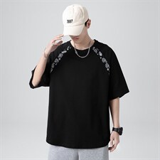 黑色