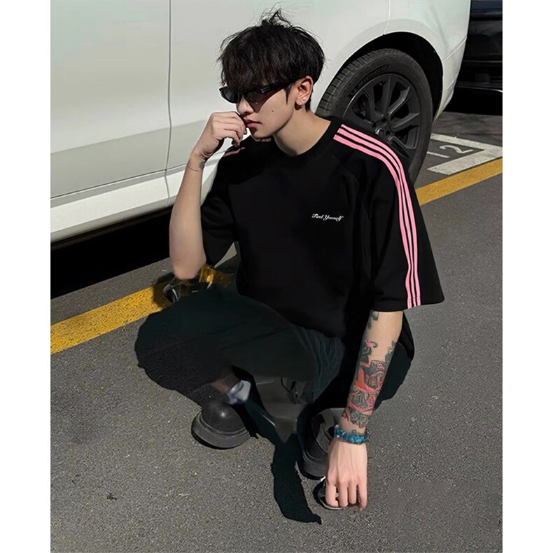 抖音得物品质二开240克宽松纯棉美式潮牌印花三条杠中性风短袖T恤，男装T恤，电商A486