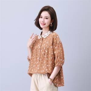 时尚宽松印花拼接上衣 甜美蕾丝领口设计 适合各种身材的女性穿着图片
