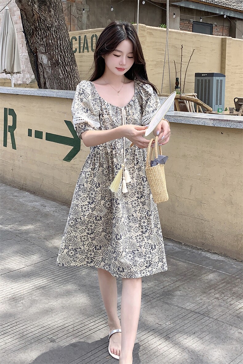 一字领泡泡袖复古浪漫连衣裙女夏季2025新款气质高级感收腰碎花裙,女装连衣裙,2C087