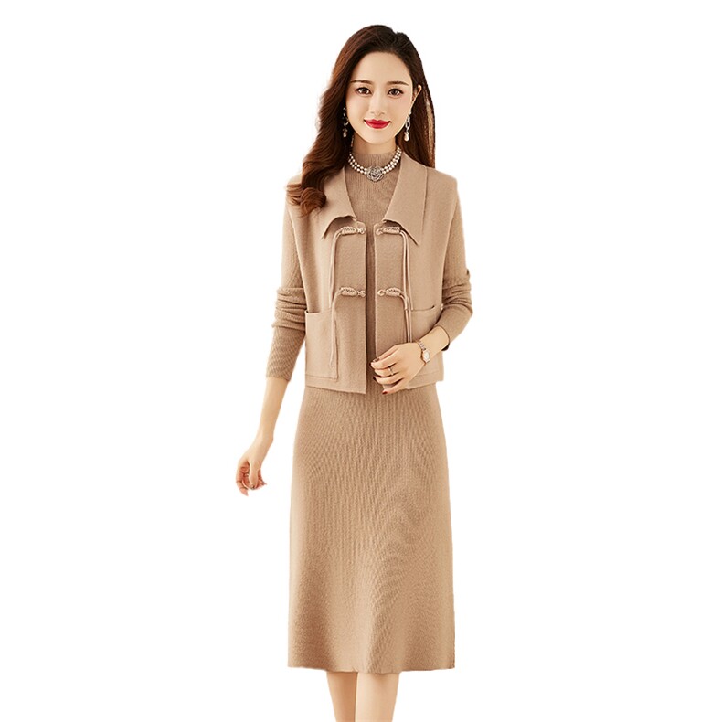 现货2025新款新中式优雅流苏盘扣双口袋洋气翻领连衣裙女,针织衫/毛衣,央宝儿