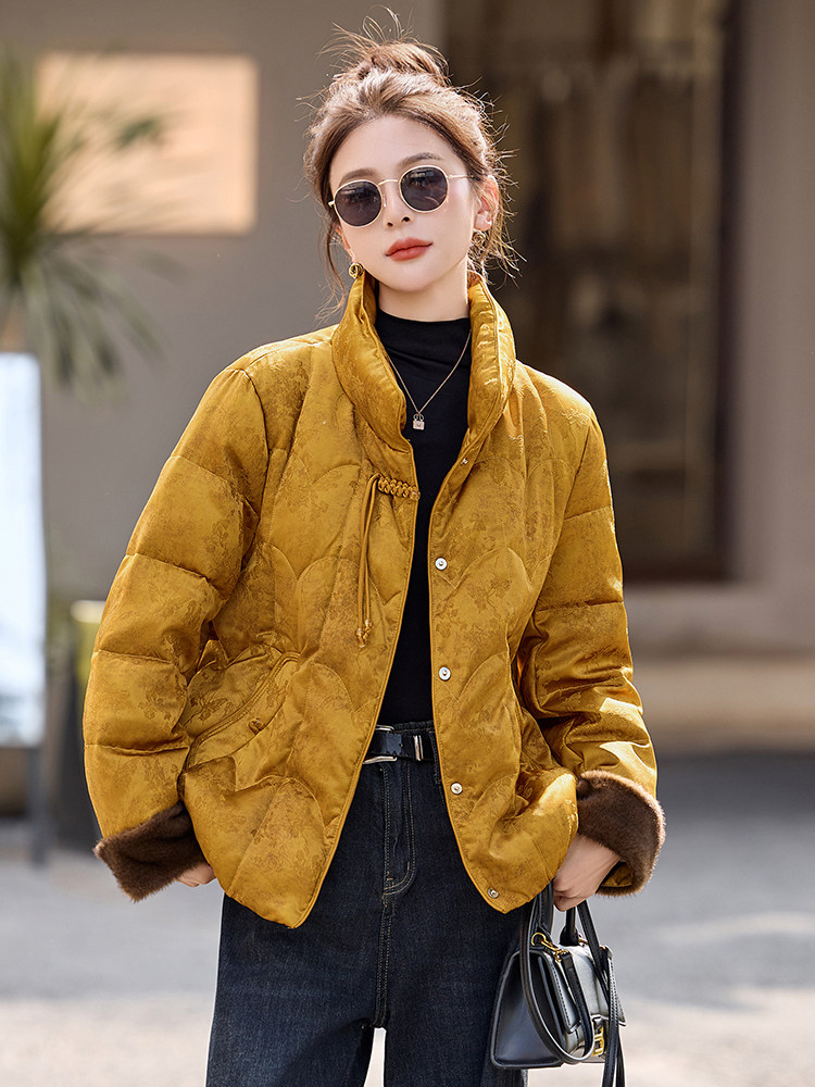 新中式G风提花短款羽绒服女2025冬季新款独特气质红色白鸭绒外套,女装羽绒服,衣之秀