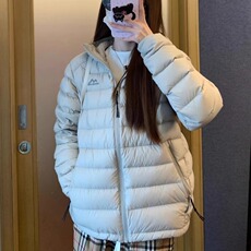 浅灰色