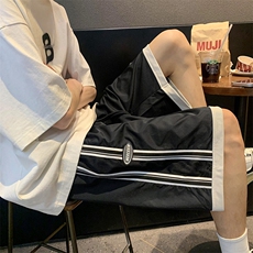 黑色