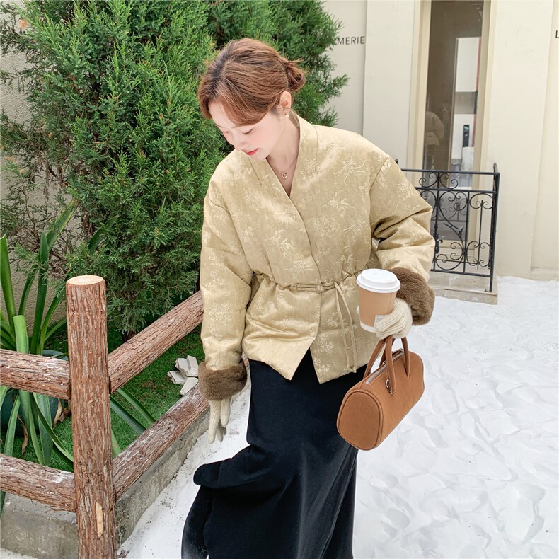 新中式V领提花毛毛羽绒服2025冬新款设计感收腰显瘦90白鸭绒外套,女装羽绒服,2C159