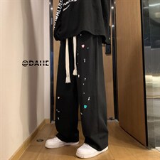 黑色