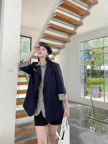 假两件西服图片