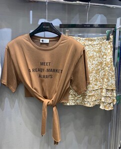 夏季少不了一条碎花裙和一件有设计感的T,其它,last name