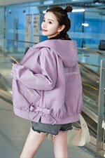 2022春季新款简约时尚休闲舒适连帽刺绣风衣外套，女装风衣，靓星雨