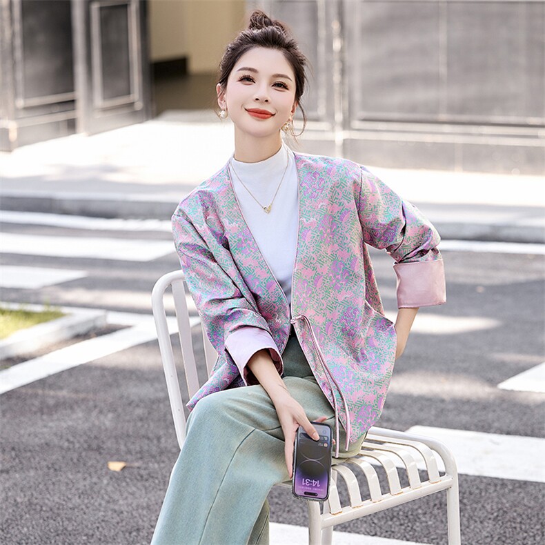 新中式V领提花杨幂同款短外套女2024秋季鎏金溢彩设计感小众上衣,女装短外套,曼琳思菲