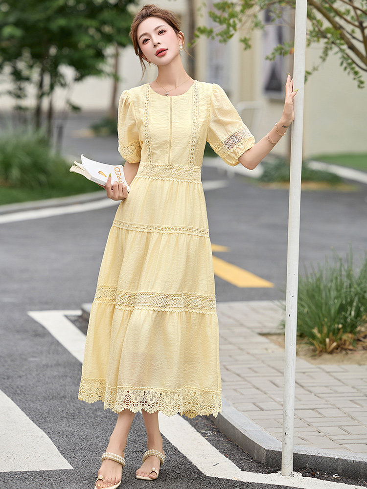 2025年夏季新款优雅蕾丝花边拼接中长款连衣裙女绝美今年流行爆款,女装连衣裙,美沁
