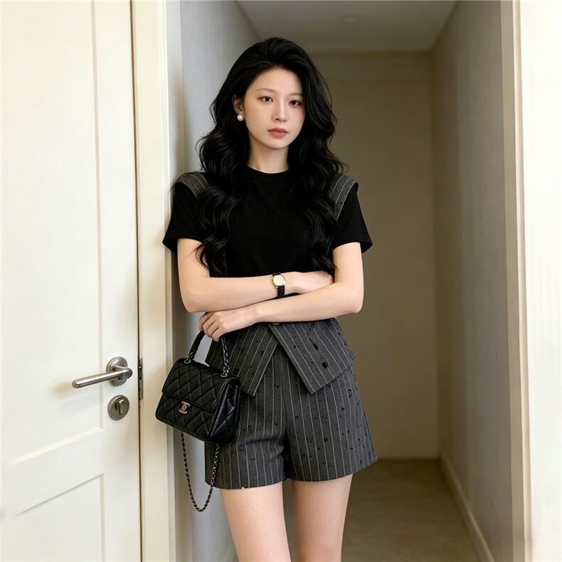 夏季新款简约时尚气质套装高端撞色拼接假两件女短袖短裤两件套潮图片 夏季新款简约时尚气质套装高端撞色拼接假两件女短袖短裤两件套潮图片