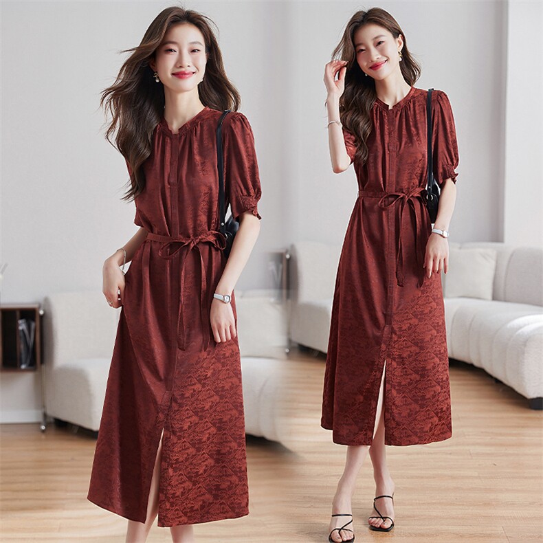 高级感红色V领提花连衣裙女新款气质精致直筒系带显瘦新中式长裙，女装连衣裙，布芭啦