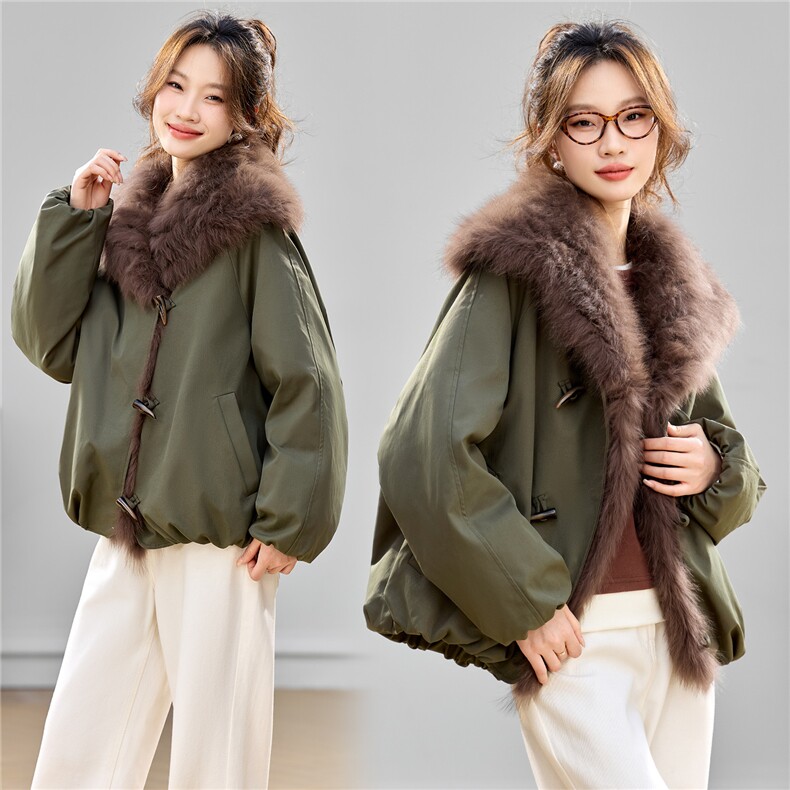 大毛领派克羽绒服女短款2025年冬季新款宽松牛角扣白鹅绒保暖外套,女装羽绒服,琦鑫阁（原依鑫阁）