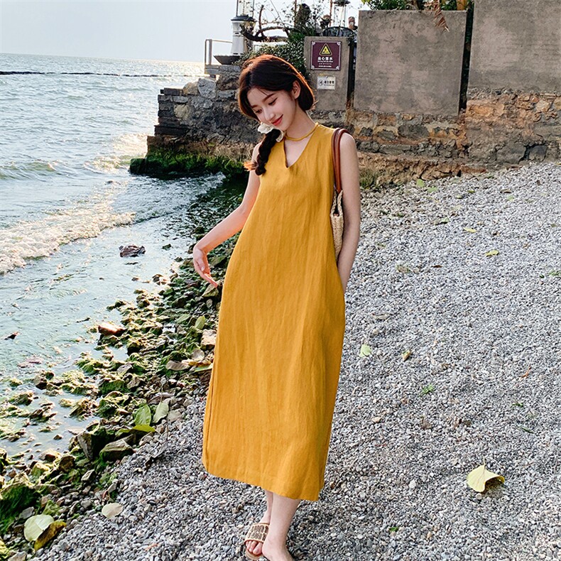 黄色简单大方的连衣裙女夏季2025新款宽松休闲松弛感无袖背心裙子图片