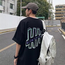黑色