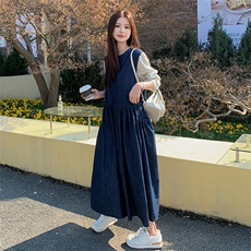 深蓝色韩系休闲连衣裙套装女2025春新款条纹T恤牛仔背心裙两件套，女装连衣裙，维壹