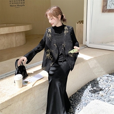 浮雕肌理感盘扣马甲+半高领设计上衣+半身裙三件套，女装套装/套裙，乔安迪