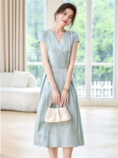 高端真丝气质连衣裙女2026夏季新款V领舒适显瘦时尚真丝裙a字裙，女装连衣裙，阿舍尔精品