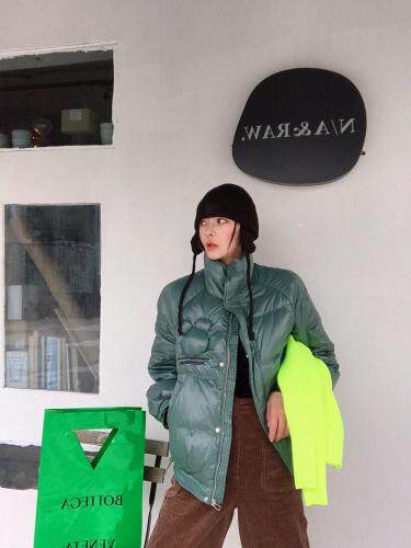 90绒羽绒服S、M、L、xL4个码 三个色，女装羽绒服，尚映