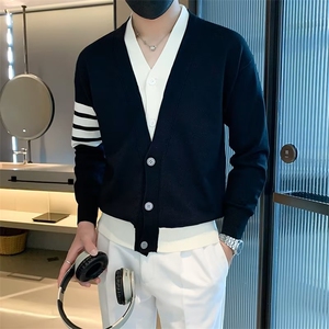 秋冬开衫男英伦复古撞色V领拼接假两件针织衫毛衣外套男 M823图片