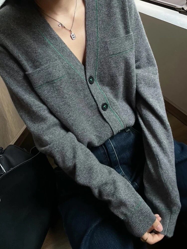 2025年秋季时尚百搭通勤简约休闲V领，女装羊毛衫，德聚羊绒