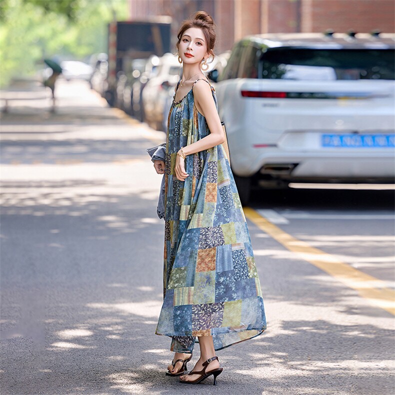 吊带连衣裙2025夏新款巨好看的韩系松弛感牛仔无袖海边度假套装裙,女装连衣裙,半夏