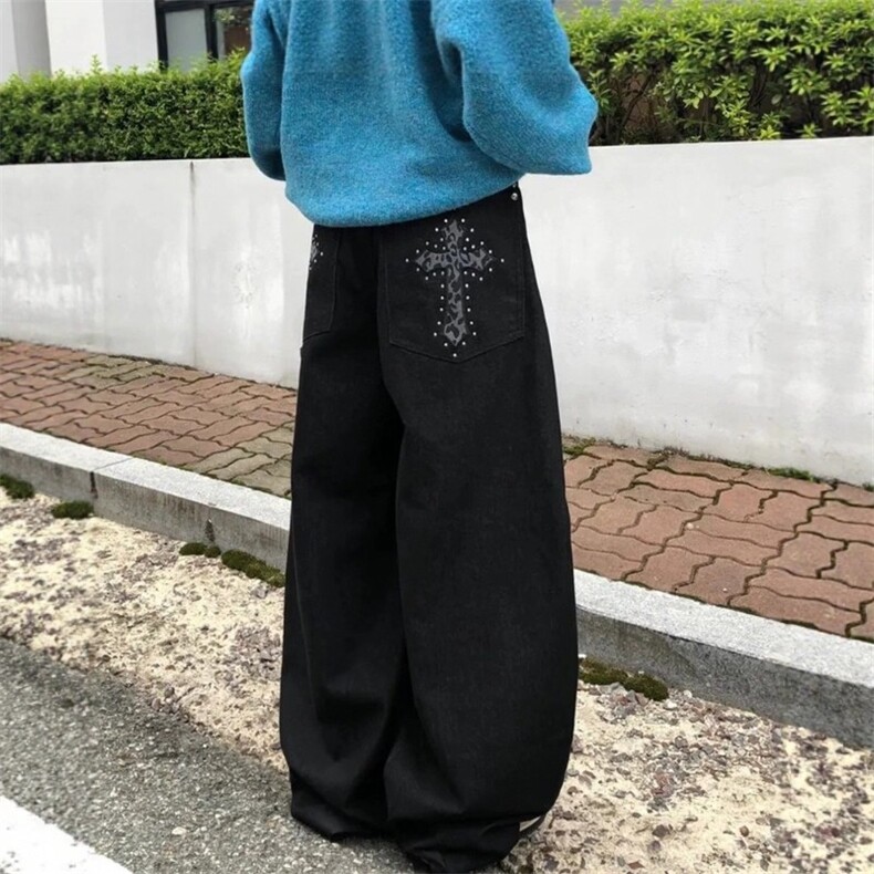 W11071-P50 网图现货 春季新款小众重工亮片高级感微喇叭牛仔裤图片
