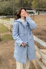 蓝色复古牛角扣圈圈羊羔毛外套女秋冬新款咋杂色编织连帽呢子大衣，女装毛呢外套，2D148