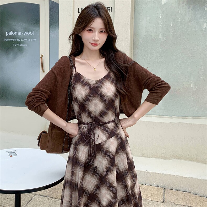 2025年秋季新款时尚潮流高级感大方格飘逸大摆连衣裙两件套，女装套装/套裙，心心服饰