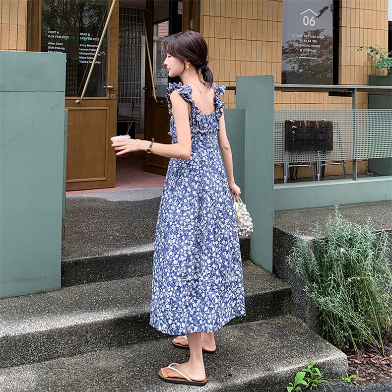 法式复古碎花飞飞袖连衣裙女夏季2025新款少女感减龄小个子吊带裙图片
