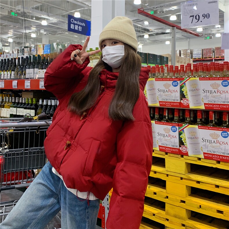 牛角扣红色连帽羽绒服女冬超火好看高级小众独特漂亮短款加厚外套,女装羽绒服,2D035