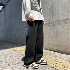 黑色