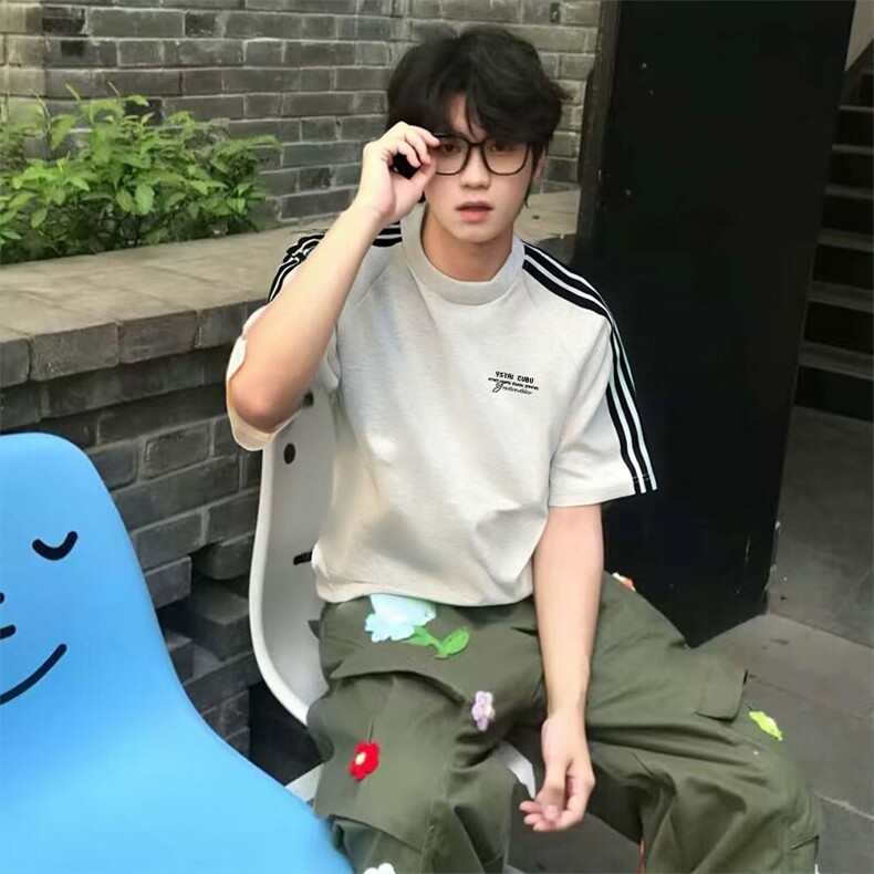 抖音得物品质二开240克宽松纯棉美式潮牌印花三条杠中性风短袖T恤,男装T恤,电商A486-1