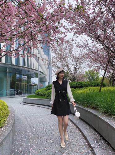 现货2021春季新品连衣裙气质显瘦锦棉四面弹面料舒适，女装连衣裙，蓝典