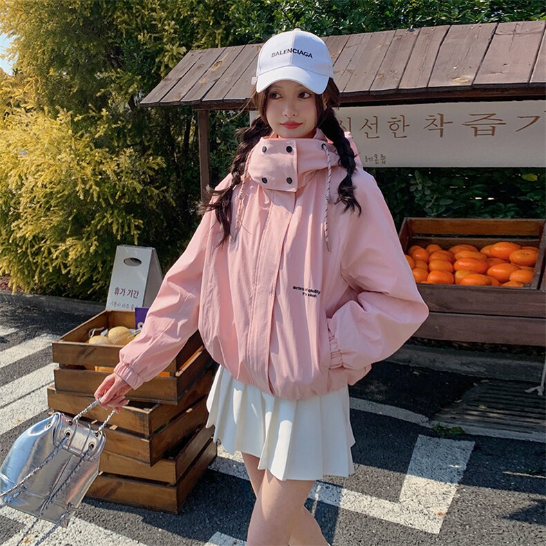 现货新款今年流行独特超好看韩系粉色休闲冲锋衣短外套女春季,女装短外套,韩蔻秀