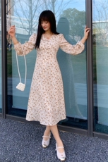 现货2024年春季新女时尚气质优雅显瘦碎花网红连衣裙，女装连衣裙，煊芮熙