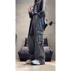 黑灰色
