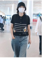 条纹绣花马甲均码胸围100衣长57，女装马甲，初婷羊绒