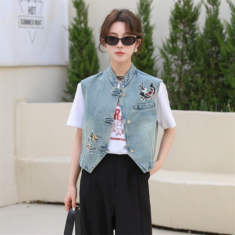 现货低价引流水洗做旧好牛仔刺绣马甲春季新中式盘扣立领马夹,女装马甲,美拉德工厂直营店