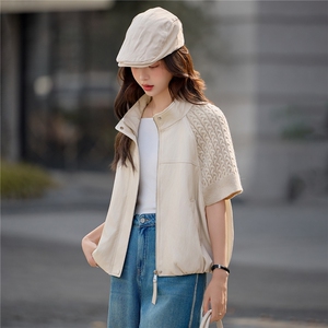2026年春季新款小众设计时尚百搭休闲立领拼接针织短袖马甲短外套，女装短外套，深水步